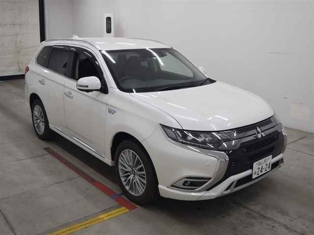 30237 MITSUBISHI OUTLANDER PHEV GG3W 2018 г. (MIRIVE Osaka)